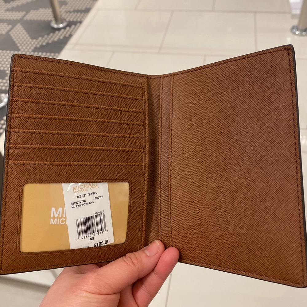 PASSPORT HOLDER🤎 - Picture 5 of 6